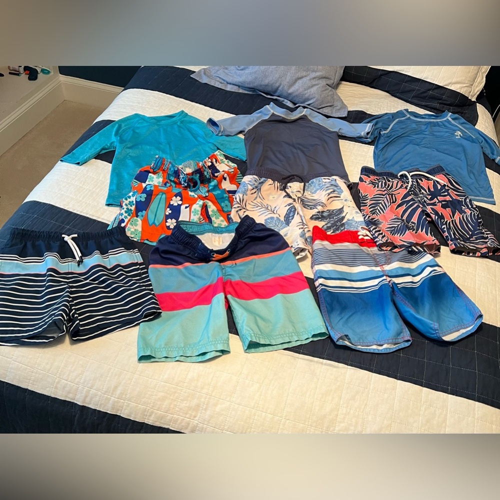 Set of boys Sz 5 swim set.